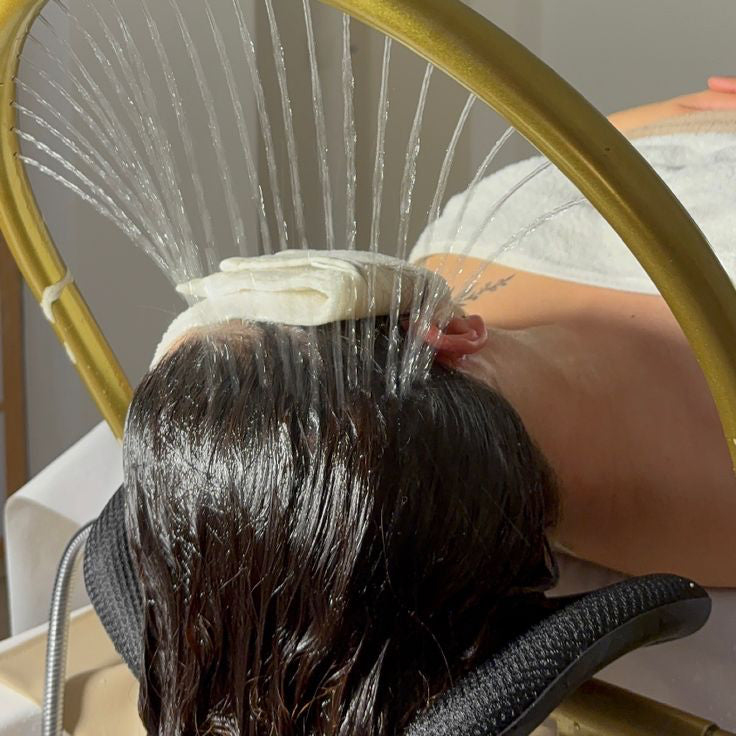 Head Spa : Le Rituel Beauté Japonais qui Révolutionne les Soins Capillaires